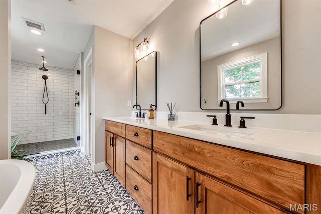 144 E Rose Hill Avenue, Kirkwood, MO 63122