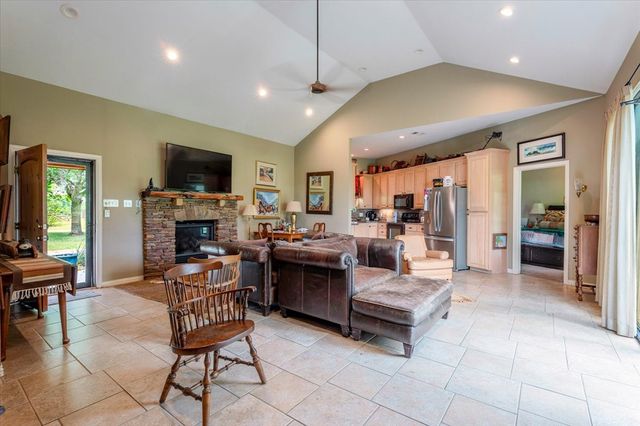 11436 St Hwy 171, Covington, TX 76636