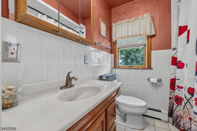 3 Elm Pl, Ringwood Boro, NJ 07456