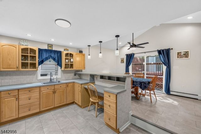 3 Elm Pl, Ringwood Boro, NJ 07456