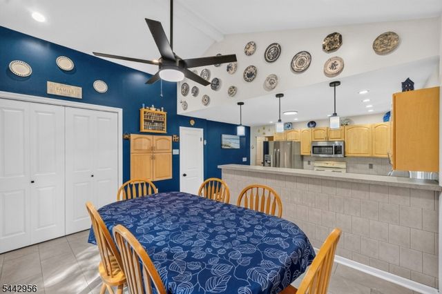 3 Elm Pl, Ringwood Boro, NJ 07456