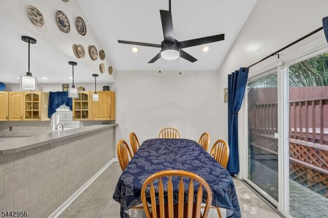 3 Elm Pl, Ringwood Boro, NJ 07456