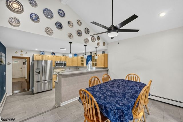3 Elm Pl, Ringwood Boro, NJ 07456