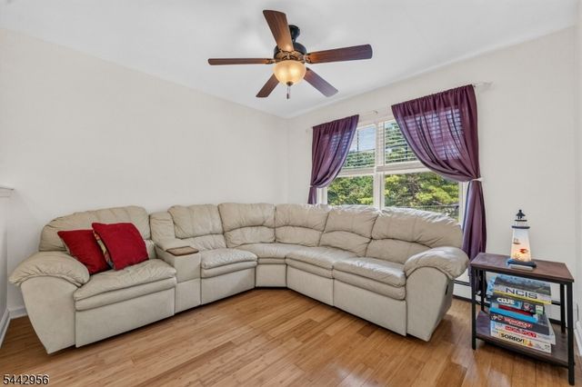3 Elm Pl, Ringwood Boro, NJ 07456