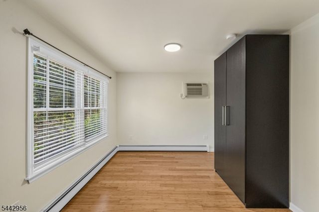 3 Elm Pl, Ringwood Boro, NJ 07456