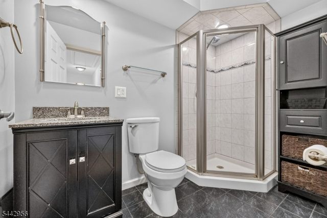 3 Elm Pl, Ringwood Boro, NJ 07456