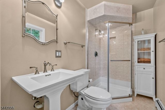 3 Elm Pl, Ringwood Boro, NJ 07456