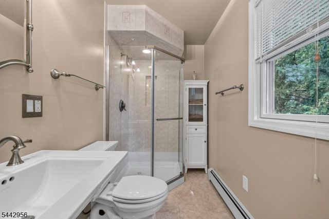 3 Elm Pl, Ringwood Boro, NJ 07456