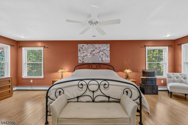 3 Elm Pl, Ringwood Boro, NJ 07456