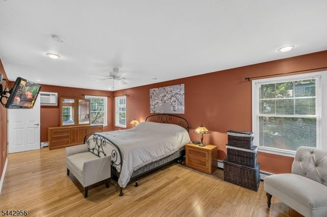 3 Elm Pl, Ringwood Boro, NJ 07456