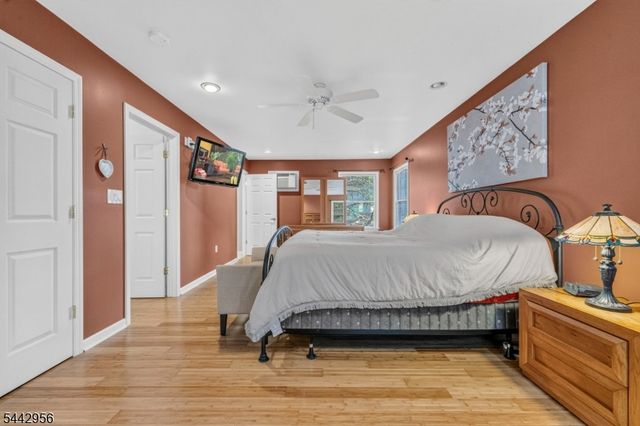 3 Elm Pl, Ringwood Boro, NJ 07456