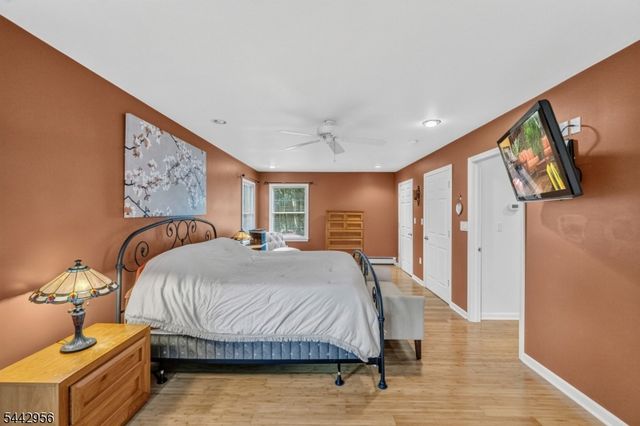 3 Elm Pl, Ringwood Boro, NJ 07456