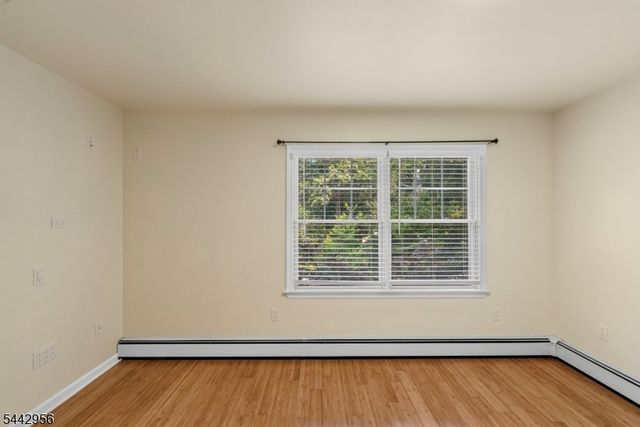 3 Elm Pl, Ringwood Boro, NJ 07456