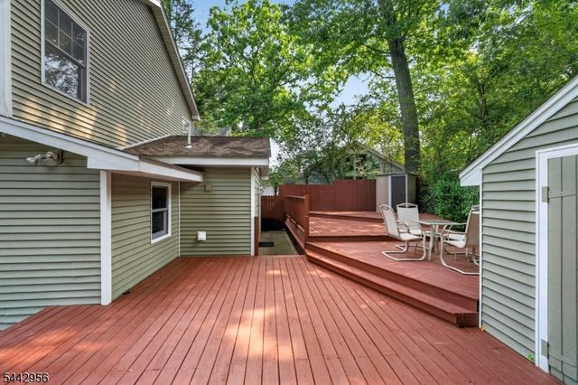 3 Elm Pl, Ringwood Boro, NJ 07456