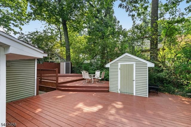 3 Elm Pl, Ringwood Boro, NJ 07456