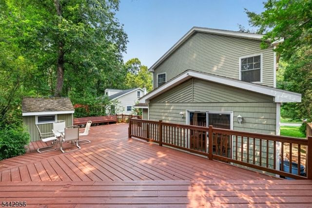 3 Elm Pl, Ringwood Boro, NJ 07456