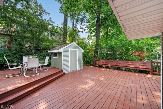 3 Elm Pl, Ringwood Boro, NJ 07456