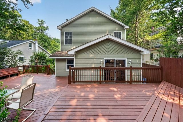 3 Elm Pl, Ringwood Boro, NJ 07456