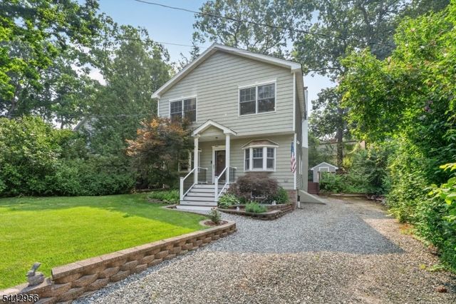 3 Elm Pl, Ringwood Boro, NJ 07456