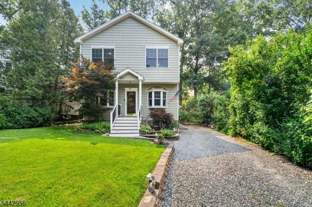 3 Elm Pl, Ringwood Boro, NJ 07456