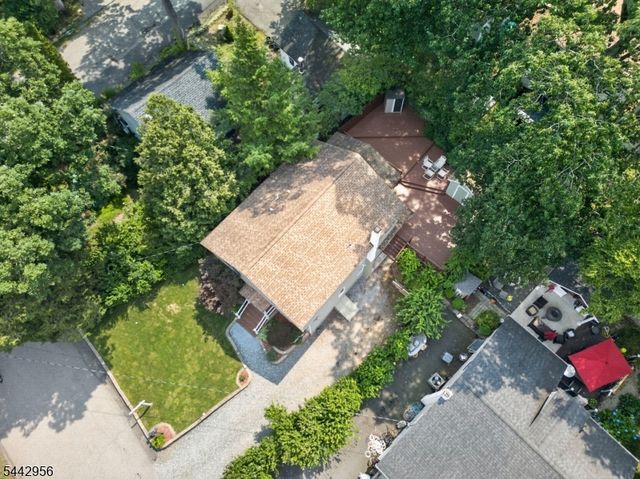 3 Elm Pl, Ringwood Boro, NJ 07456