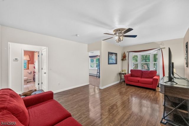 3 Elm Pl, Ringwood Boro, NJ 07456