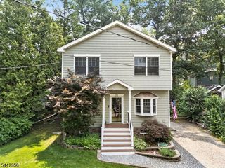 3 Elm Pl, Ringwood Boro, NJ 07456
