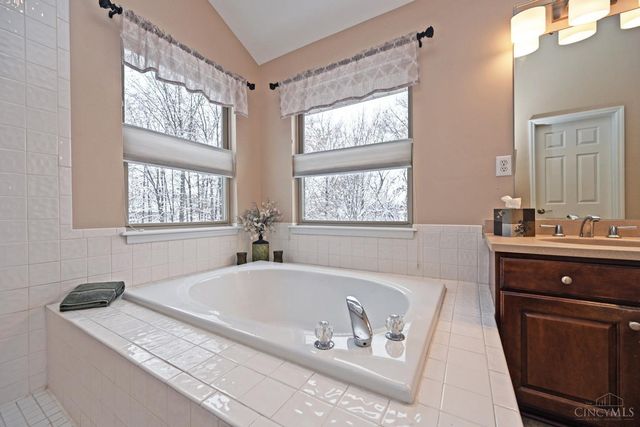 8565 Charleston Valley Drive, Deerfield Twp., OH 45040