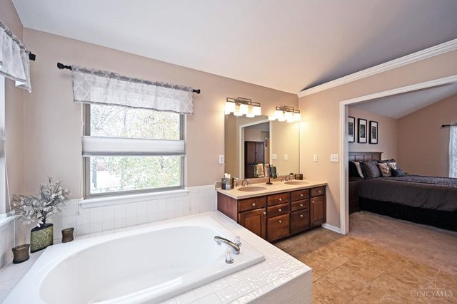 8565 Charleston Valley Drive, Deerfield Twp., OH 45040