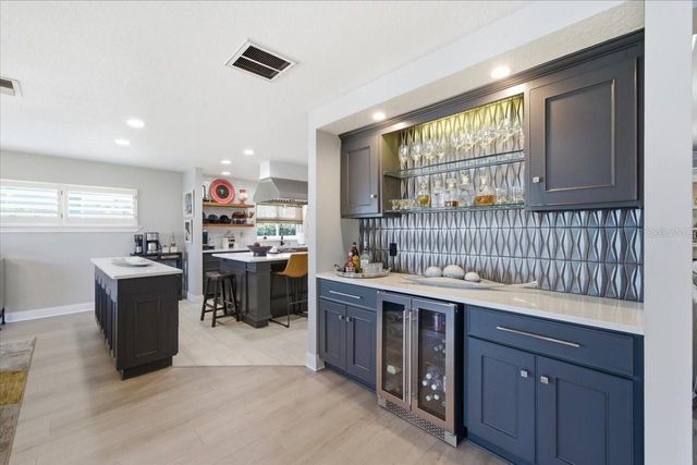 10705 CARROLLWOOD DRIVE, Tampa, FL 33618