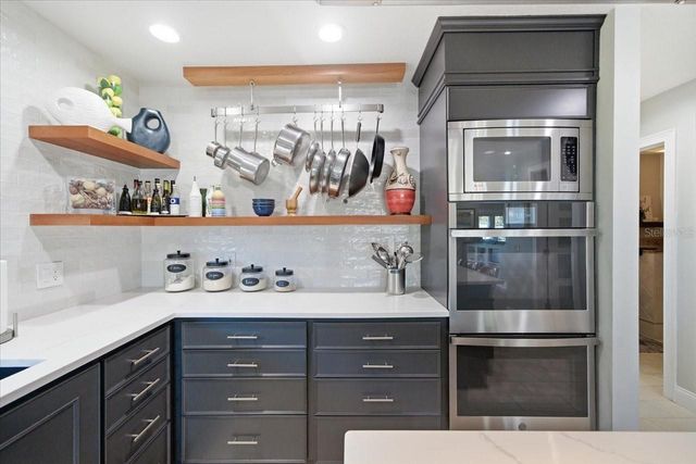 10705 CARROLLWOOD DRIVE, Tampa, FL 33618