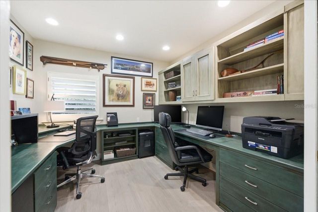 10705 CARROLLWOOD DRIVE, Tampa, FL 33618