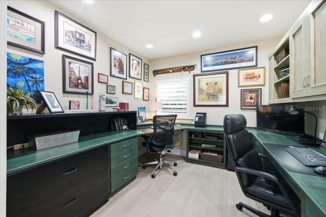 10705 CARROLLWOOD DRIVE, Tampa, FL 33618