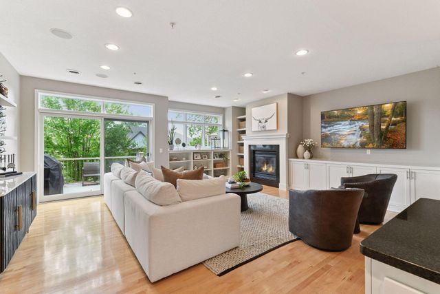 421 Willoughby Way W, Minnetonka, MN 55305