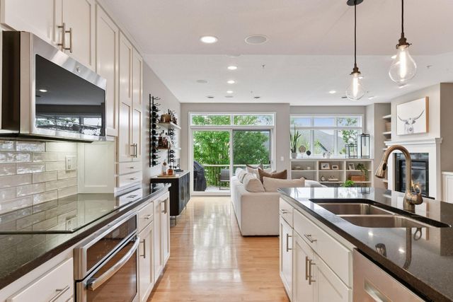 421 Willoughby Way W, Minnetonka, MN 55305