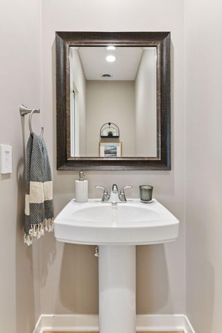 421 Willoughby Way W, Minnetonka, MN 55305
