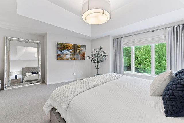 421 Willoughby Way W, Minnetonka, MN 55305