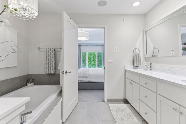 421 Willoughby Way W, Minnetonka, MN 55305
