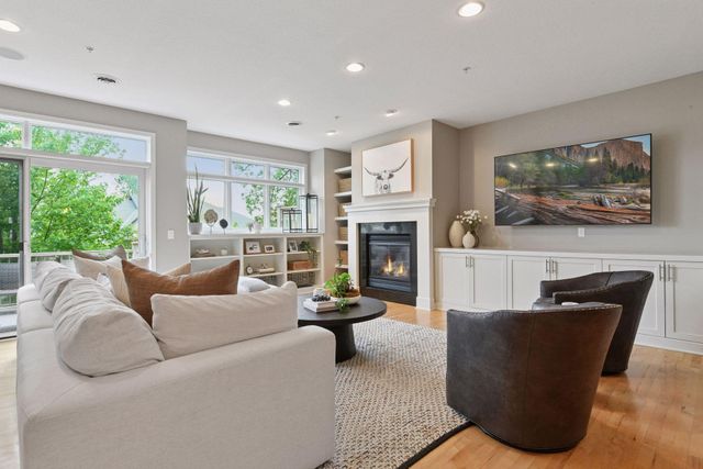 421 Willoughby Way W, Minnetonka, MN 55305