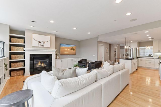 421 Willoughby Way W, Minnetonka, MN 55305
