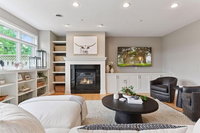 421 Willoughby Way W, Minnetonka, MN 55305
