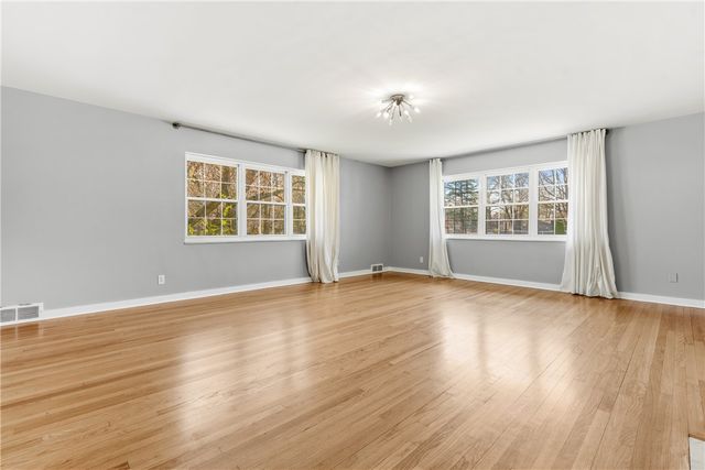 21 Collingwood Avenue, Oakwood, OH 45419