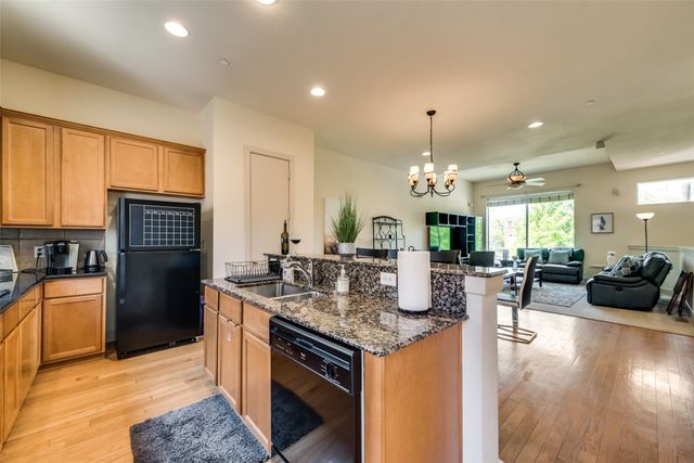 2718 Floyd Street, Dallas, TX 75204