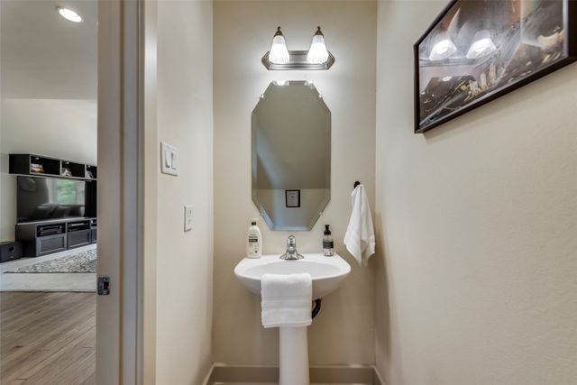 2718 Floyd Street, Dallas, TX 75204