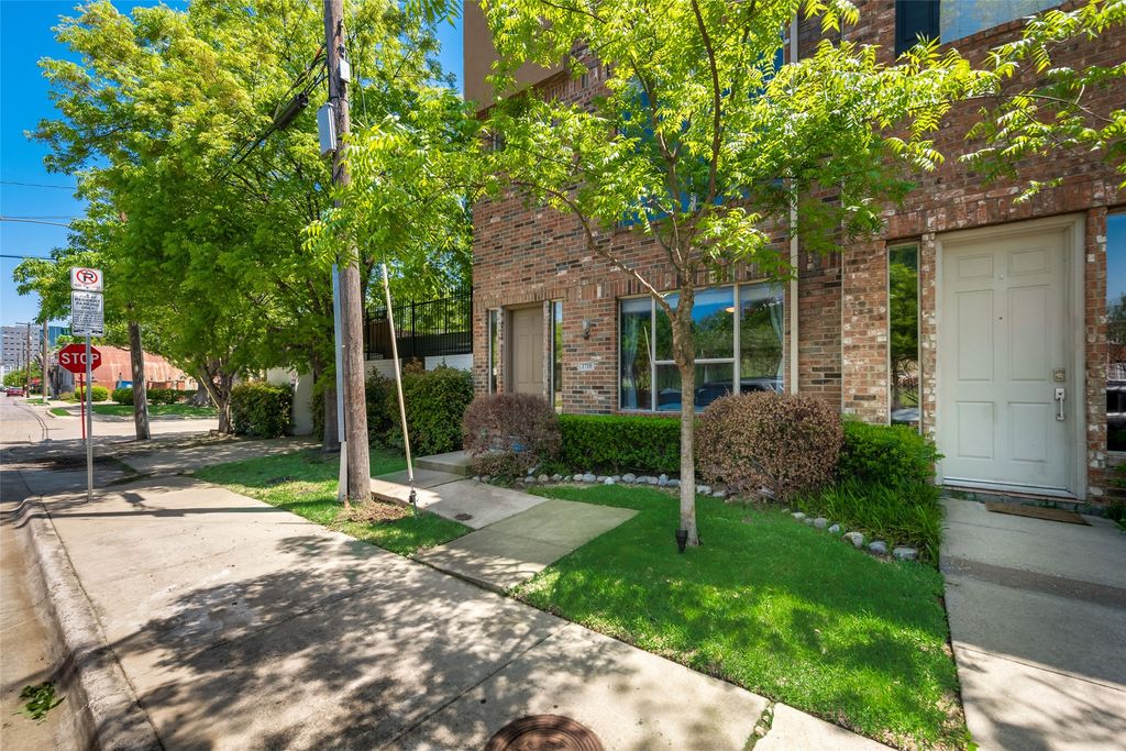 2718 Floyd Street, Dallas, TX 75204