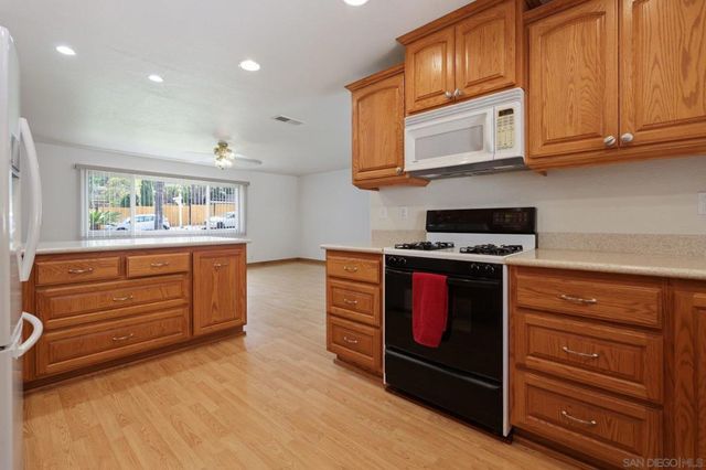 12175 Gay Rio Dr, Lakeside, CA 92040