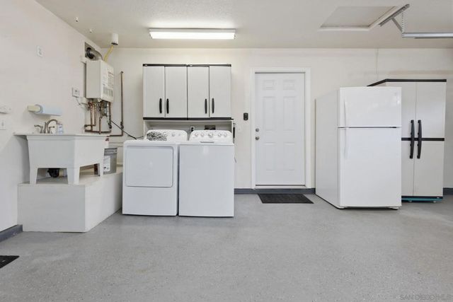 12175 Gay Rio Dr, Lakeside, CA 92040