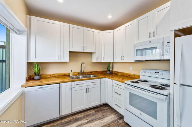 3281 N Flanwill Boulevard, Tucson, AZ 85716