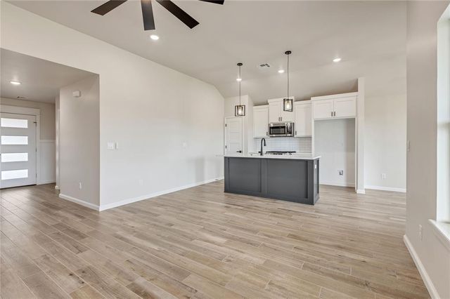 502 Grand Sycamore Drive, Washington, OK 73093