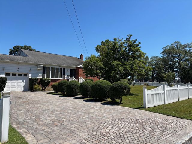 10 13th Avenue, West Babylon, NY 11704